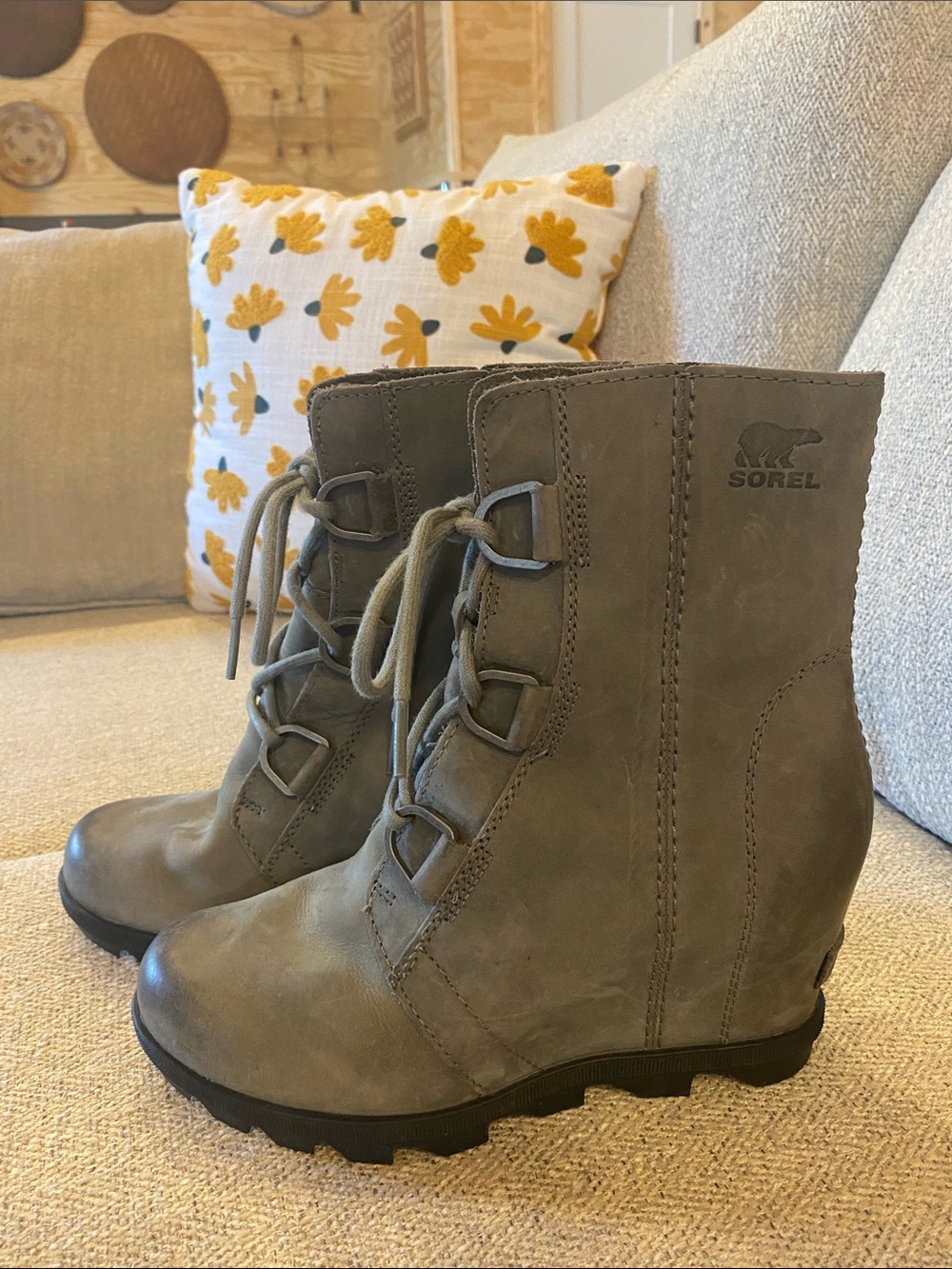 Sorel Women's Olive-Grey Lace-Up Wedge Boots Alaska cruise mountains